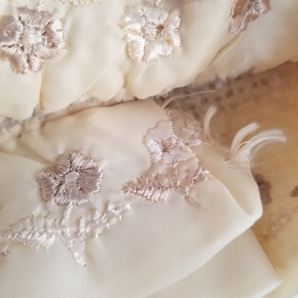 Vintage Yellow Waffle Weave Embroidered Floral Satin Trim Blanket - Picture 6 of 7